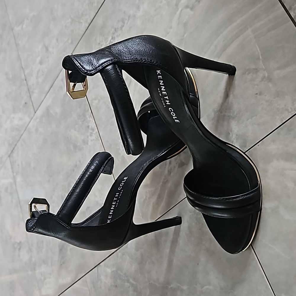 Kenneth Cole Brooke Sandals